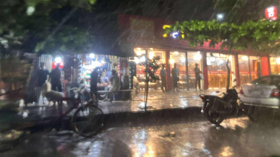 রাজধানীতে মুষলধারে বৃষ্টি
