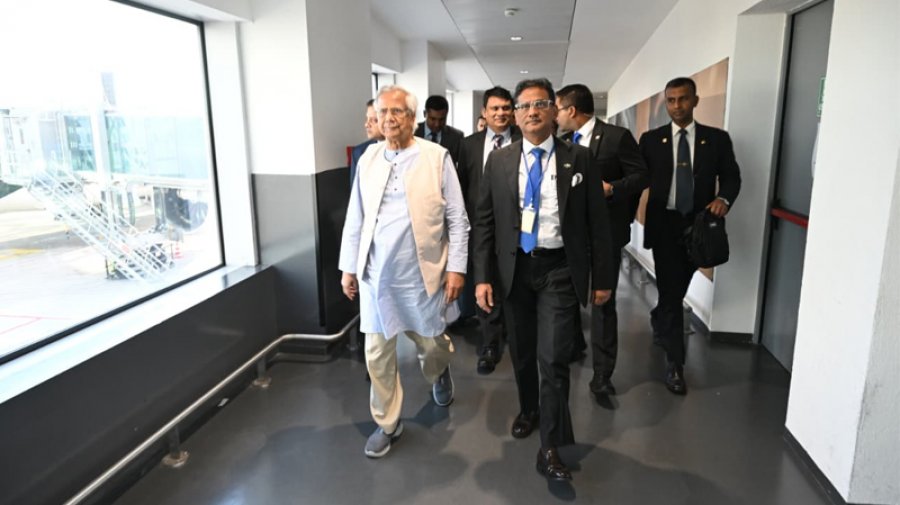 ইতালি পৌঁছেছেন প্রধান উপদেষ্টা