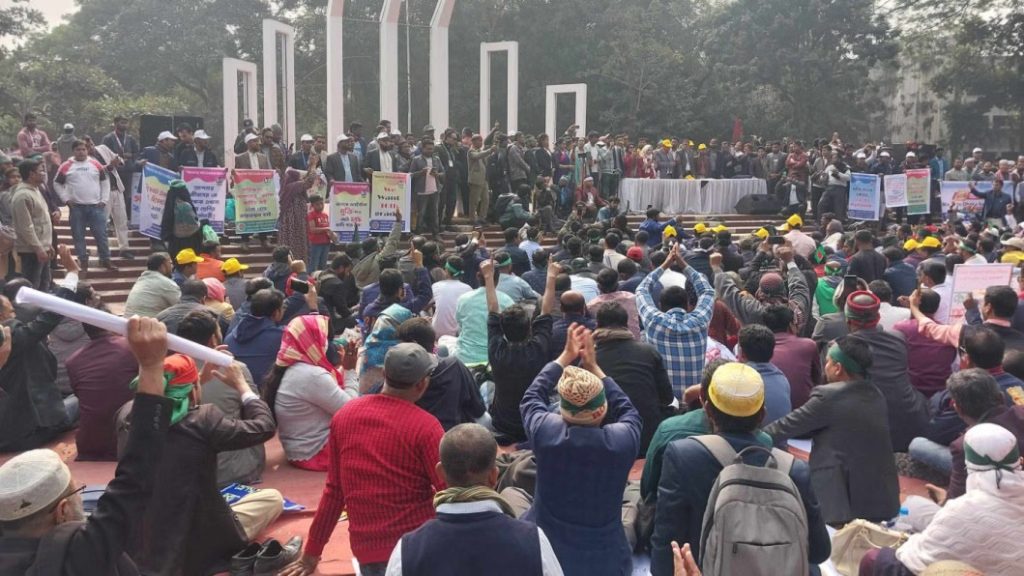 শহীদ মিনারেই রাত কাটাবেন আন্দোলনরত শিক্ষকরা