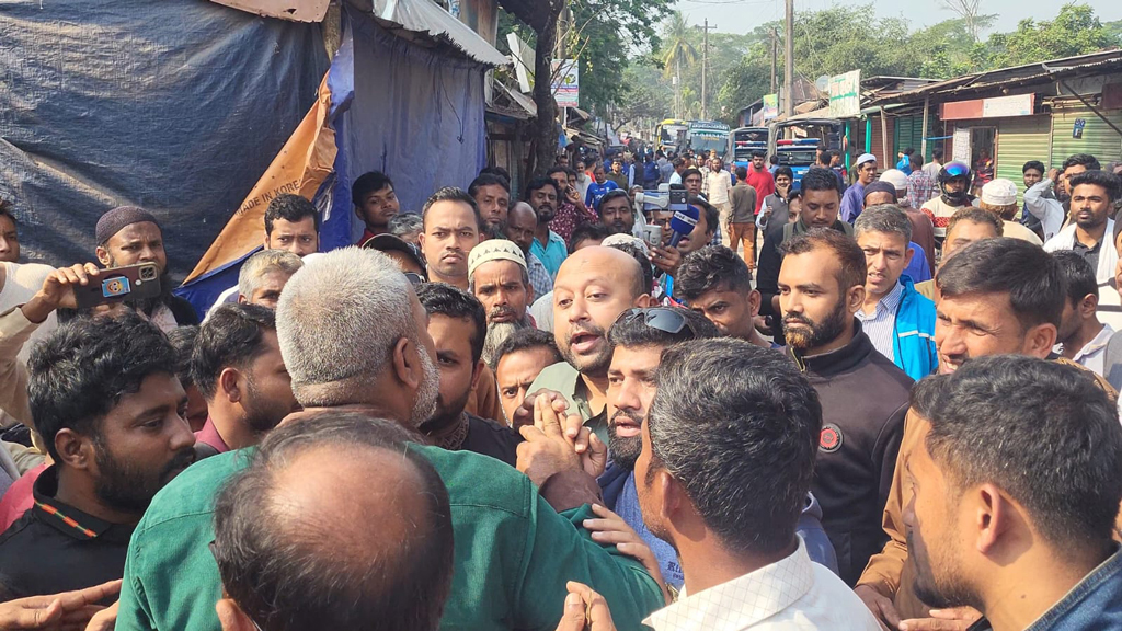 এক দিনে বিএনপির ১০ লাখ ভোট কমে গেছে— বরিশালে হেনস্তার পরদিন ব্যারিস্টার ফুয়াদ